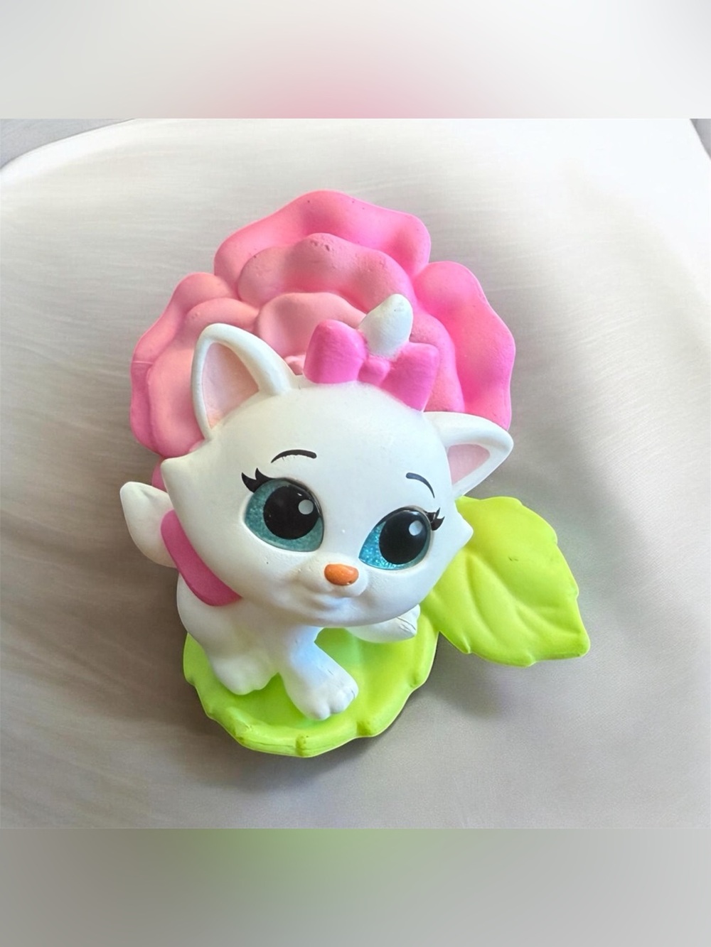Disney Doorables In Full Bloom MARIE (Common) from The Aristocats Series 15